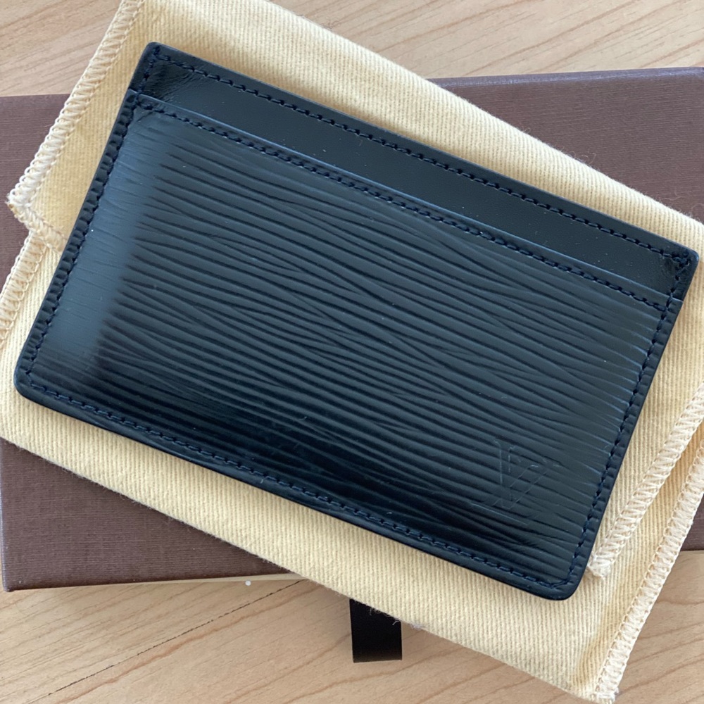 Black epi leather Louis Vuitton card holder